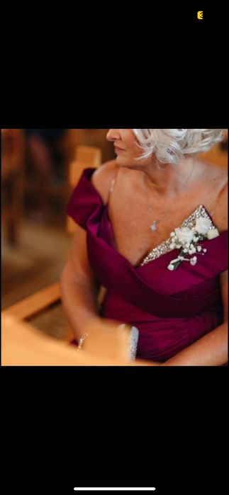 Vând rochie elegantă