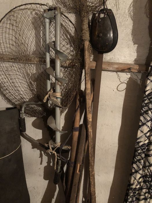 Продам удочки,ледобур,ящик для хранения и т.д