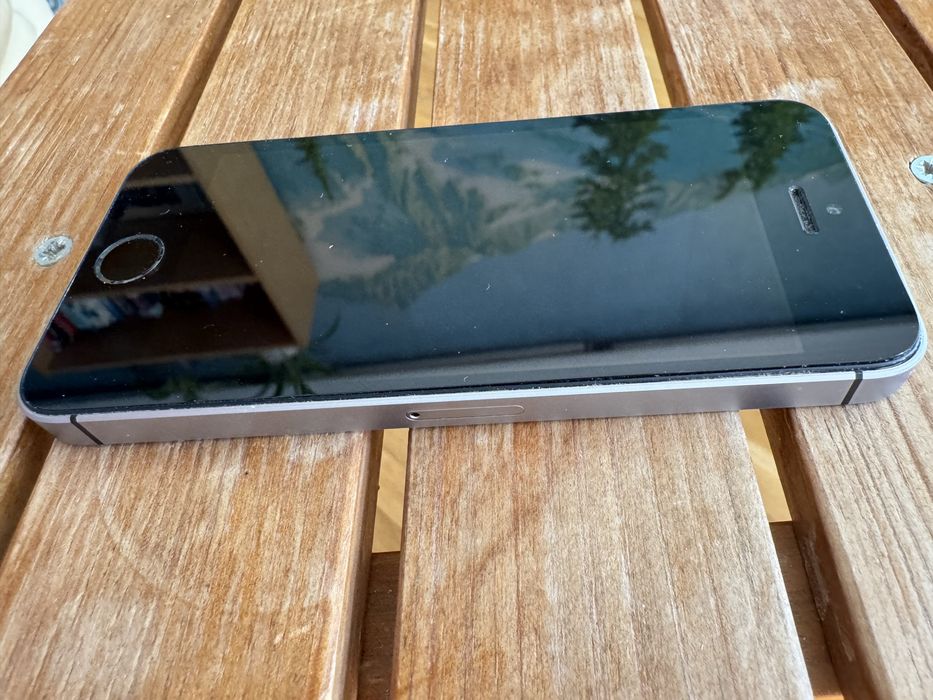 iPhone SE 16 Gb 85% батерия