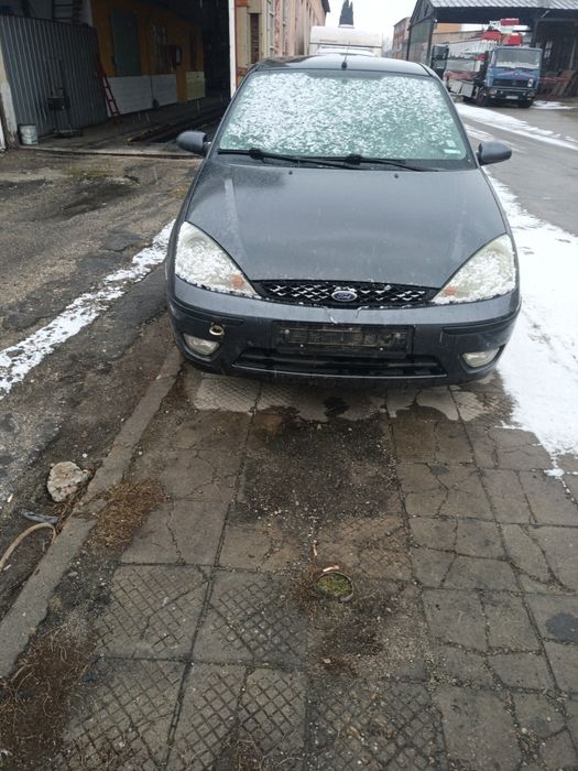 Форд фокус само на части налични Сички части по колата