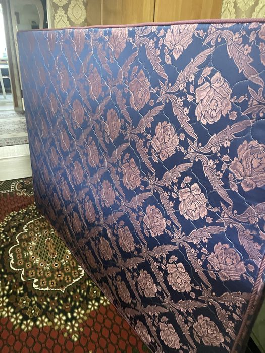 Кровать с матрасом