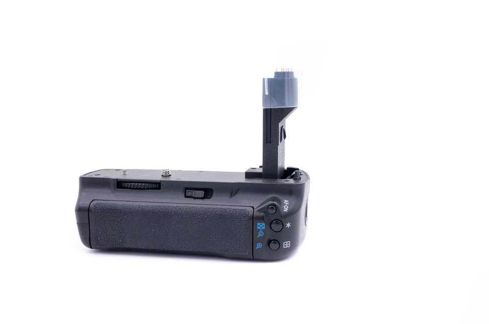 Grip pentru Canon 5D Mark II cu tavita de baterii AA, nou