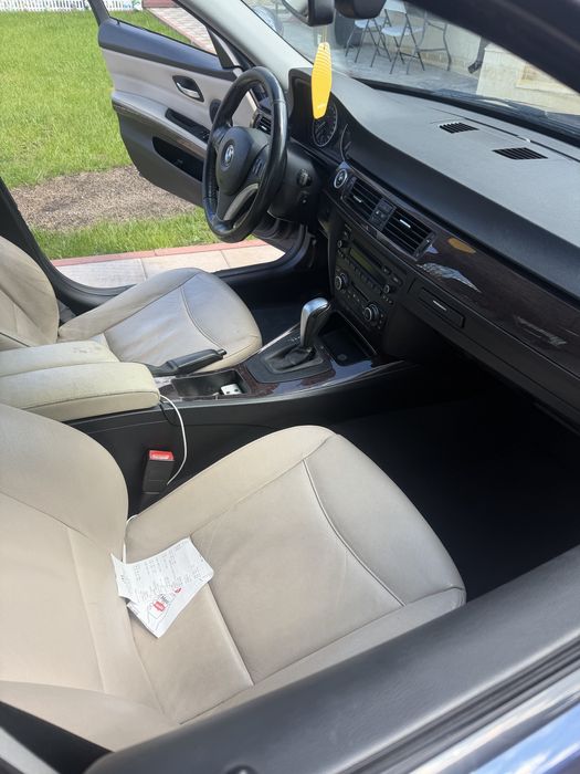 Vand sau schimb Bmw 320 d 2011 numere rosii valabiele 2 luni