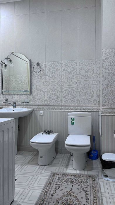 Ойбек м. (ул.Фидокор) 4 ком(попугайчики) 160 кв.м. укомплектованная