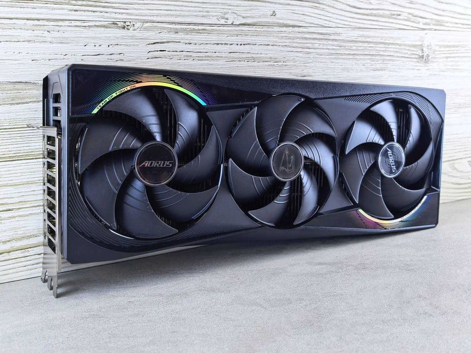 Gigabyte AORUS GeForce RTX 5070 MASTER 12GB — почти новая
