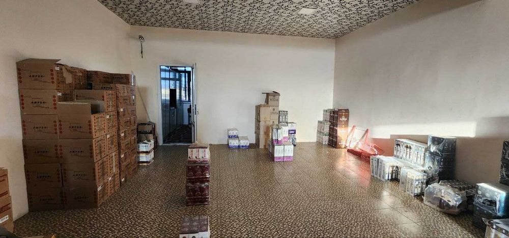 Магазин 320 метр квадрат рядом Сияб базаром 150000уе