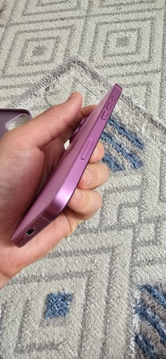 Продам айфон 16 128