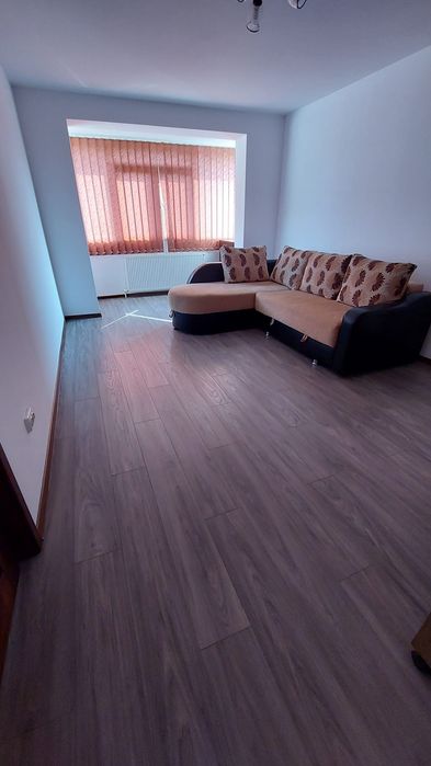 Închiriez apartament 2 camere etajul 3
