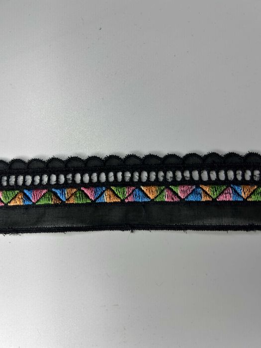 Dantela decorativă neagră cu broderie multicoloră - 8,5 m