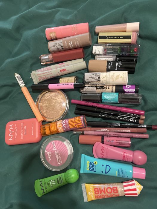 Продаю косметику б/у nyx, catrice итд