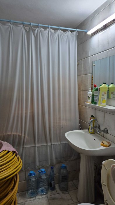 Persoana Juridica - De vanzare Urgent Apartament 2 camere decomandat langa Catedrala Ultra Central .