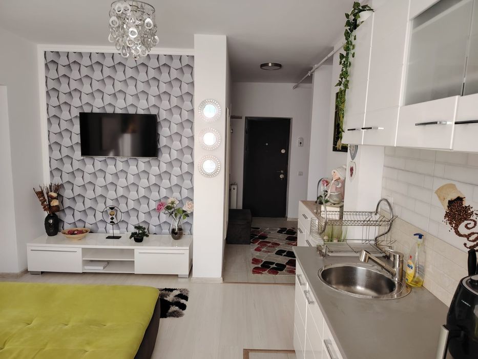 Închiriez apartament cu 3 camere