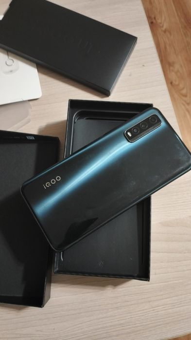 Продам Смартфон Vivo Iqoo U1