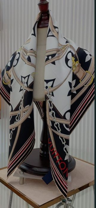 Esarfă Christian Dior, Louis Vuitton, model 2026, 90x90cm, 100% mătase