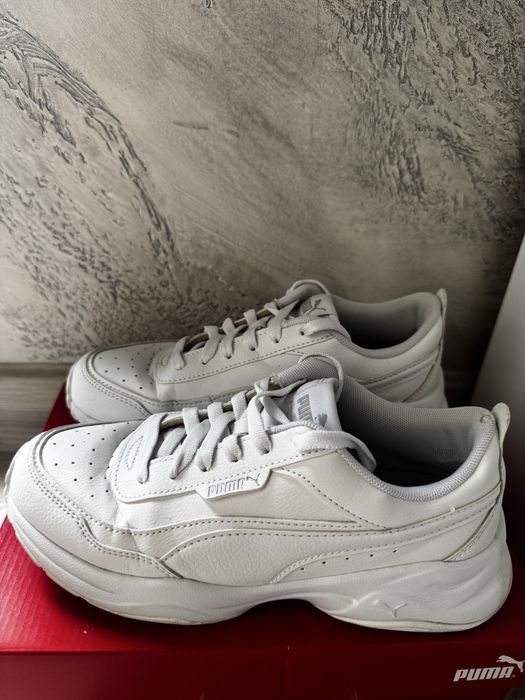 Оригинални дамски бели маратонки Puma