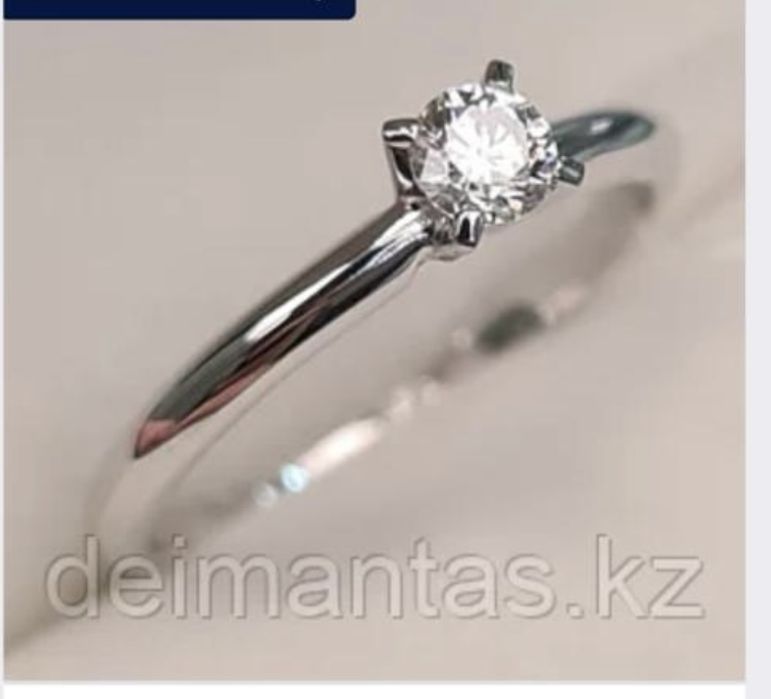 Золотое кольцо с бриллиантом помолвочное