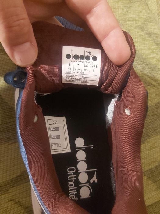 Маратонки HOKA, Nеw Balance и Diadora