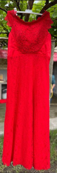 Роклите се продават!