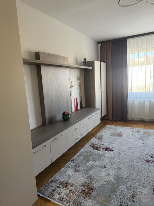 Inchiriez apartament Tg. Mures zona Tudor