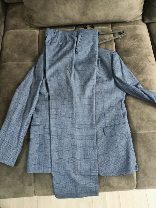 Продам мужской костюм