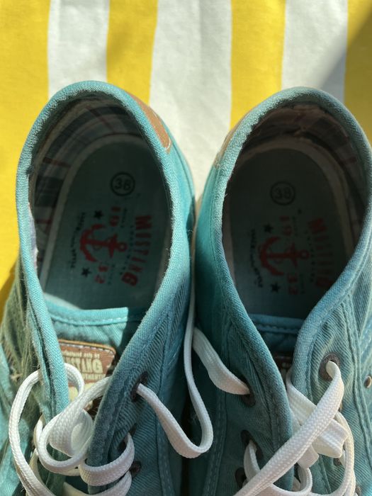 Tenisi Mustang marimea 38