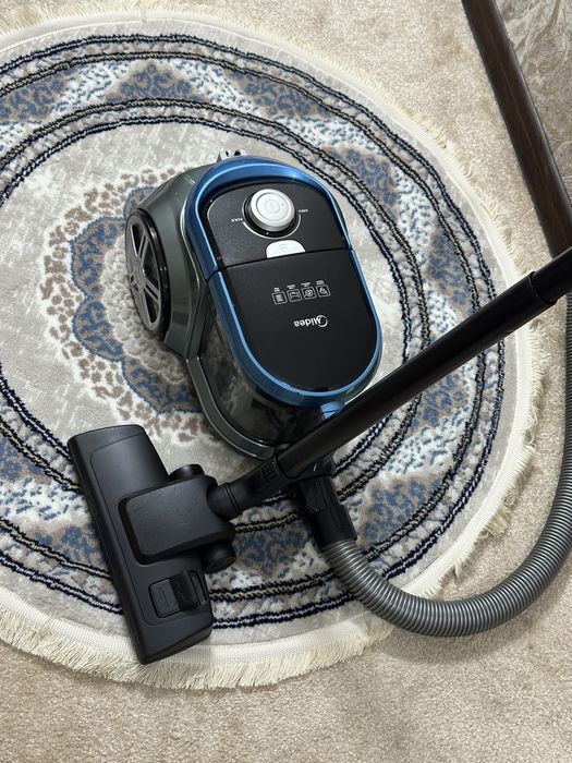 Пылесос Midea в отличном состоянии plisos