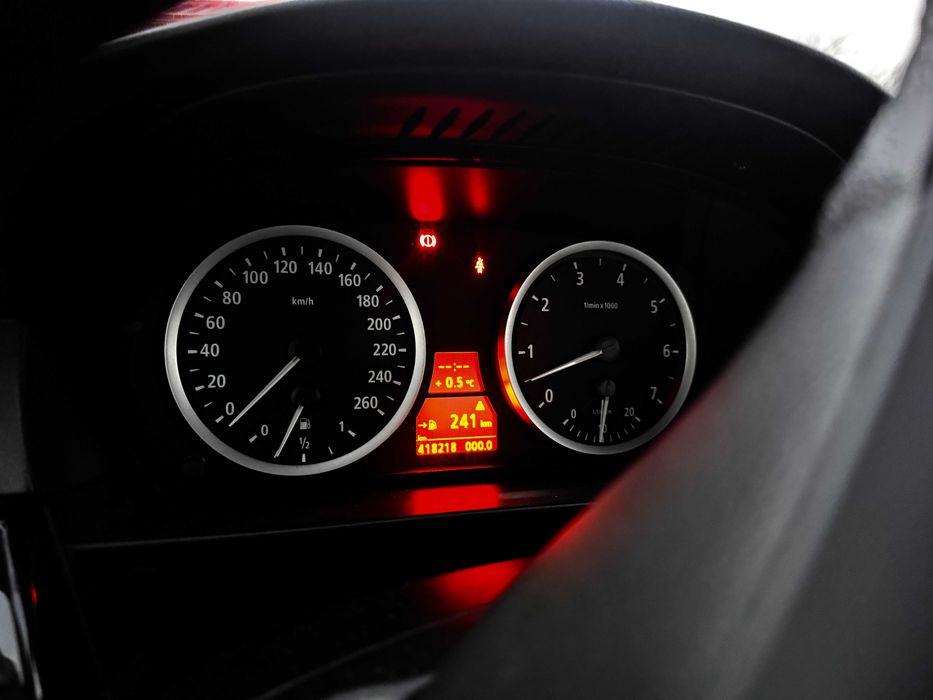 Продавам BMW 520i