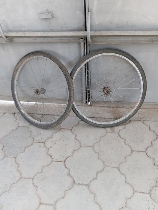 Продам колесо переднее 26 размер.