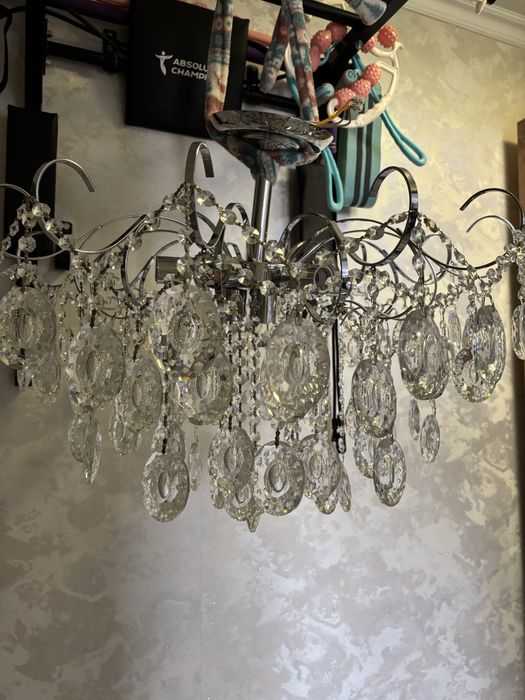Продам хрустальную люстру
