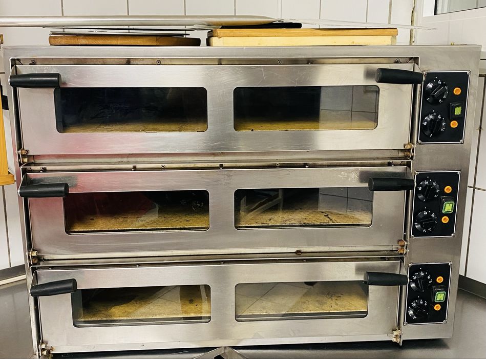 Cuptor pizza trifazic cu șamotă