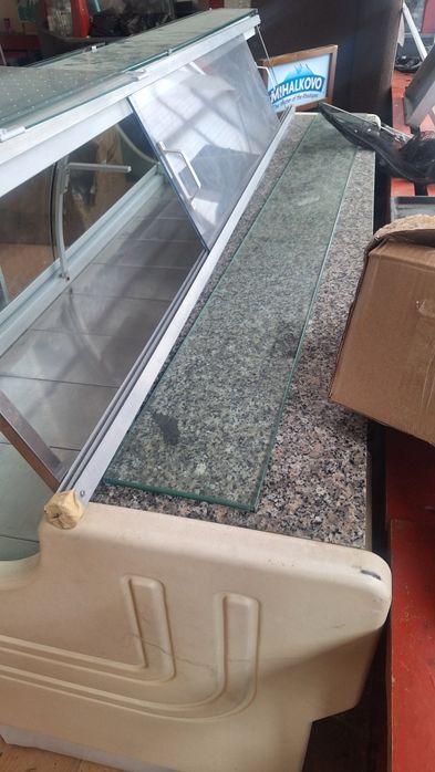 Хладилна витрина