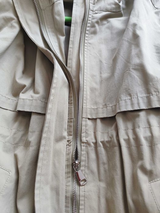 Продам плащ на девочку 10-12 лет.