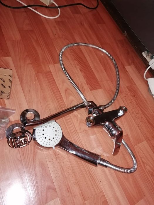 Продам краны  в ванну