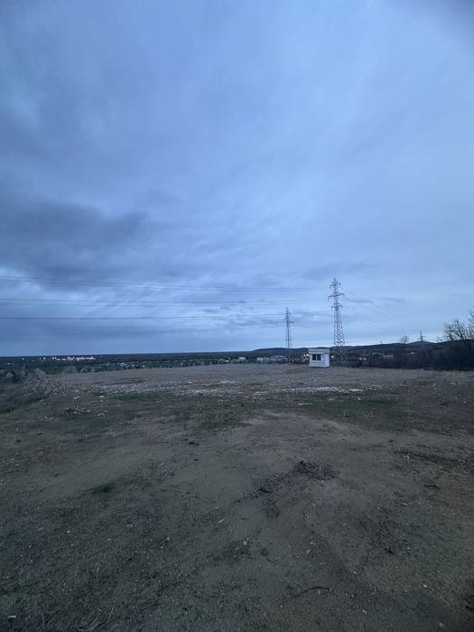 Продава се парцел на главен път