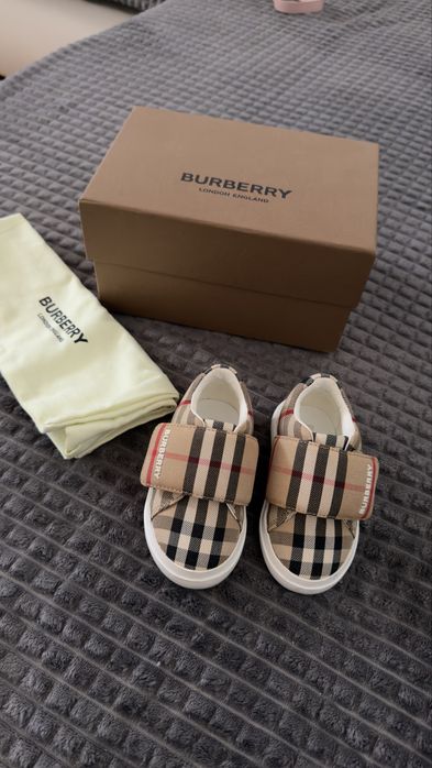 Adidasi Burberry nr 19