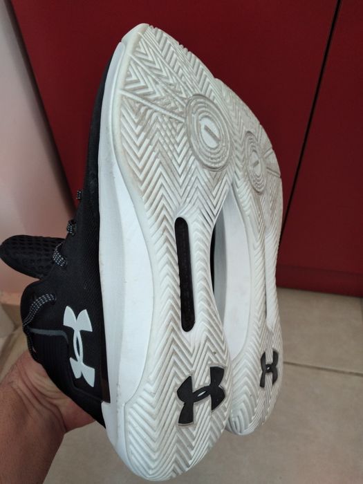 Mаратонки Under Armour номер 40