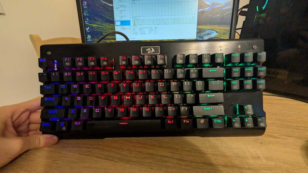 Calculator Gaming 1070 8GB, R7 2700x, Windows 11 PRO preinstalat