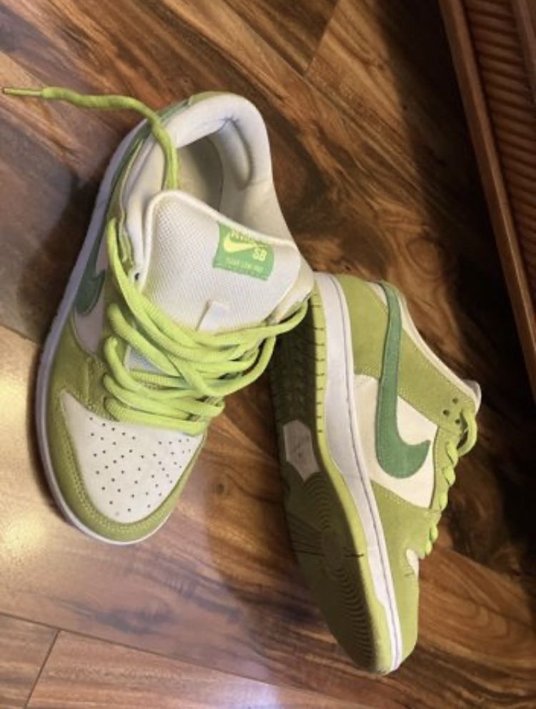 Nike green apple