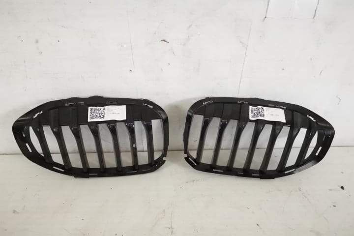 Grila Centrala Nara Stanga Originala In Stare Buna BMW Seria 1 F40 201