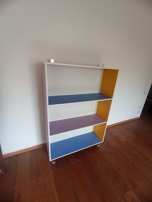 Срочно (школьная парта ) матрас сатылады