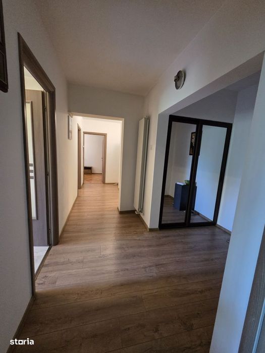 3 Camere confort 1 Garii Mobilat complet