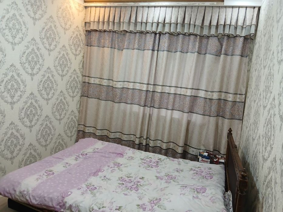 Yangiyoʻlda 3 xonali kvartira sotiladi.