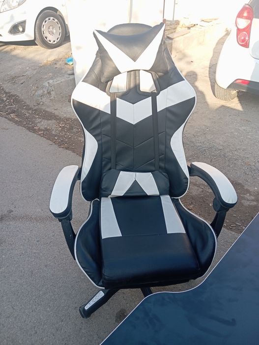 Срочно продаю кресло и стол комплект в идеальном состоянии