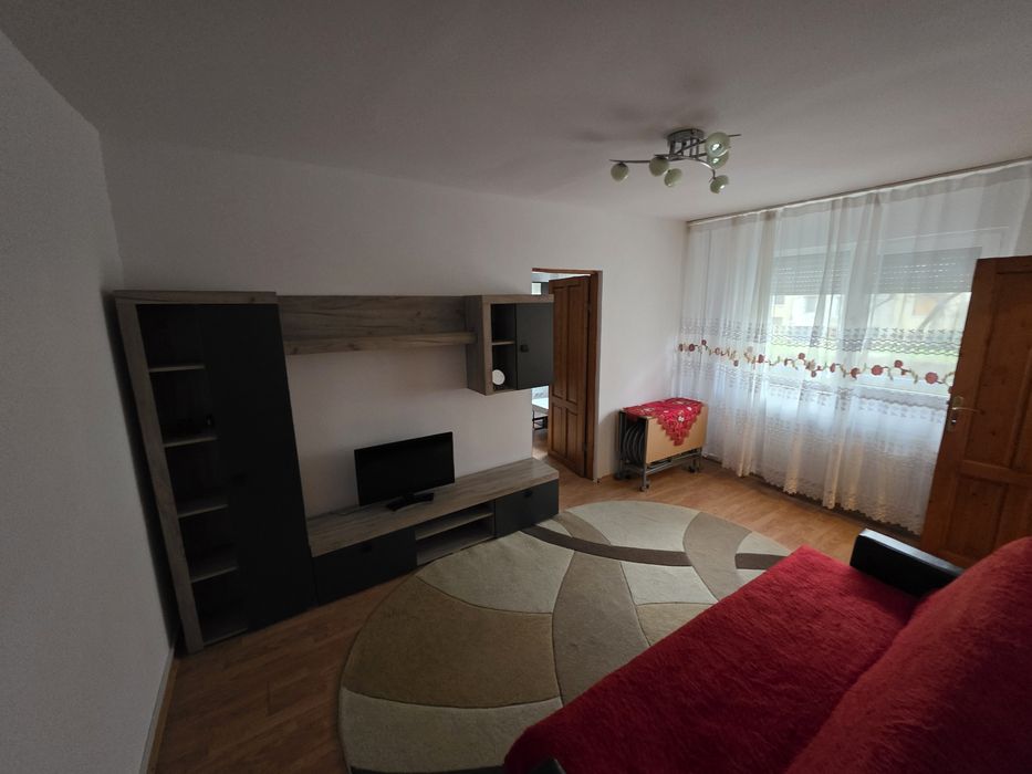 Inchiriez apartament