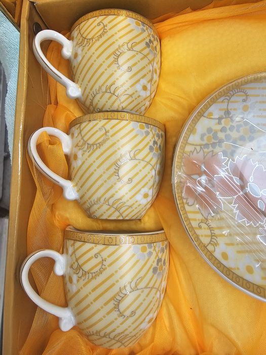 Set de cești si farfuriute cafea