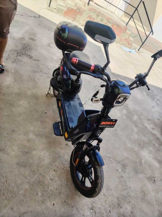 SKUTER Sotiladi 40 50 km yuradi