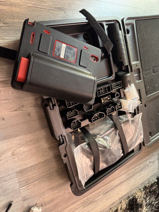 Автомобилна диагностика Launch X431V