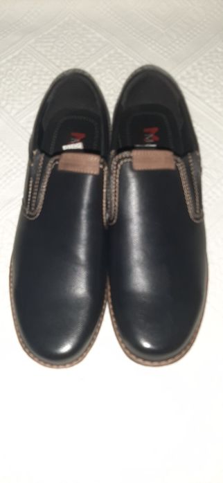 Pantofi negri din piele naturala marimea 42 int 28 cm,stare noi