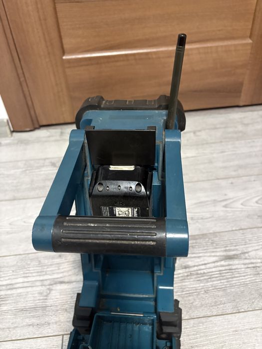 Vand radio Makita BMR100