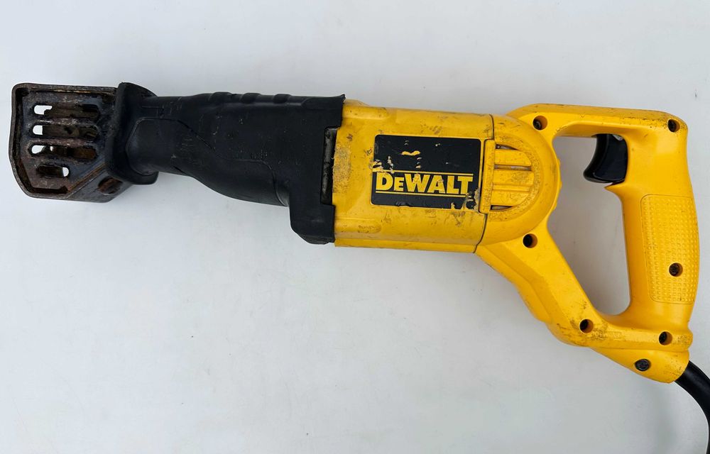 Dewalt DW304-PK - Електрически саблен трион 1050W